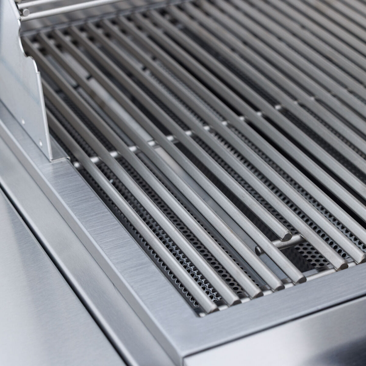 Blaze BCM 32-Inch 4-Burner Gas Grill