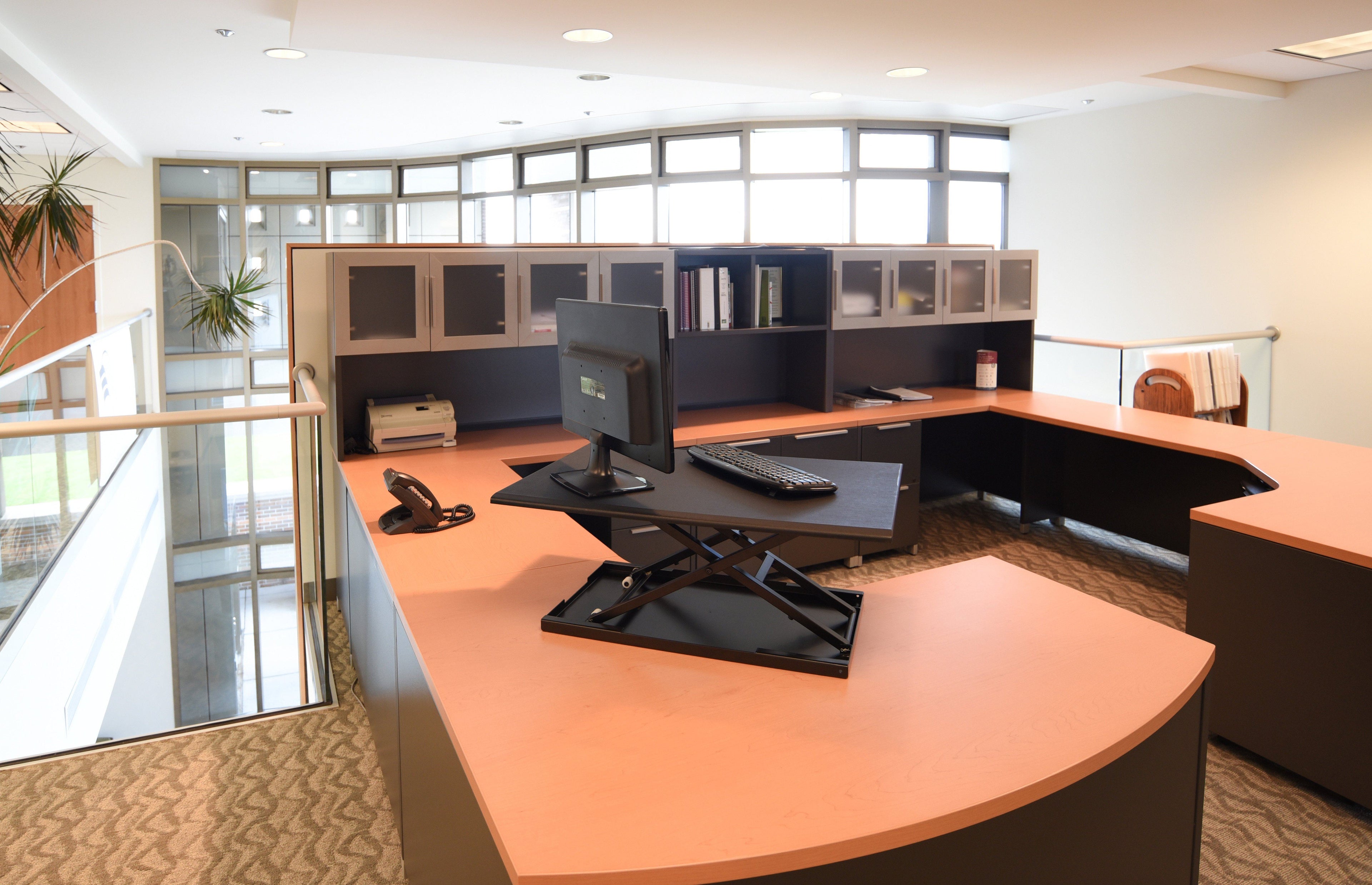 Luxor Pneumatic Adjustable Desktop
